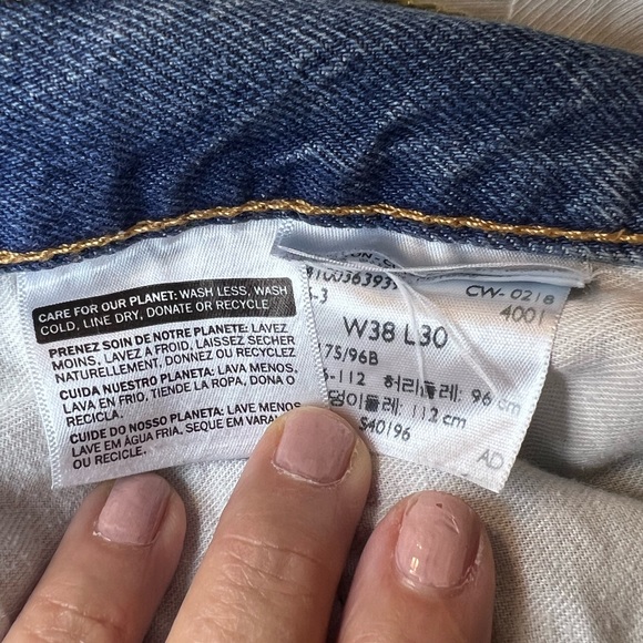 Levis - Picture 5 of 7